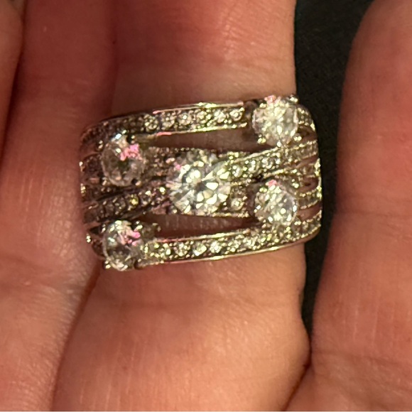 Elegant Multi-Stone Ring - Picture 4 of 4